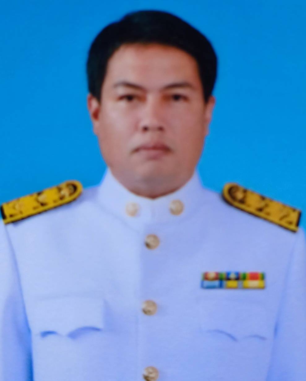 นายสุรฉัตร ศรีลับซ้าย เกษตรอำเภอน้ำหนาว